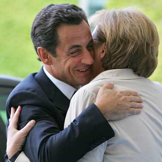 Ach ist das nicht goldig, wie die Merkel und der Sarkozy sich auf Anhieb prächtig verstehen